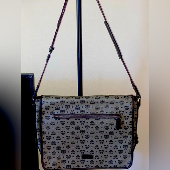 Authentic MCM messenger bag UNISEX - Picture 11 of 11